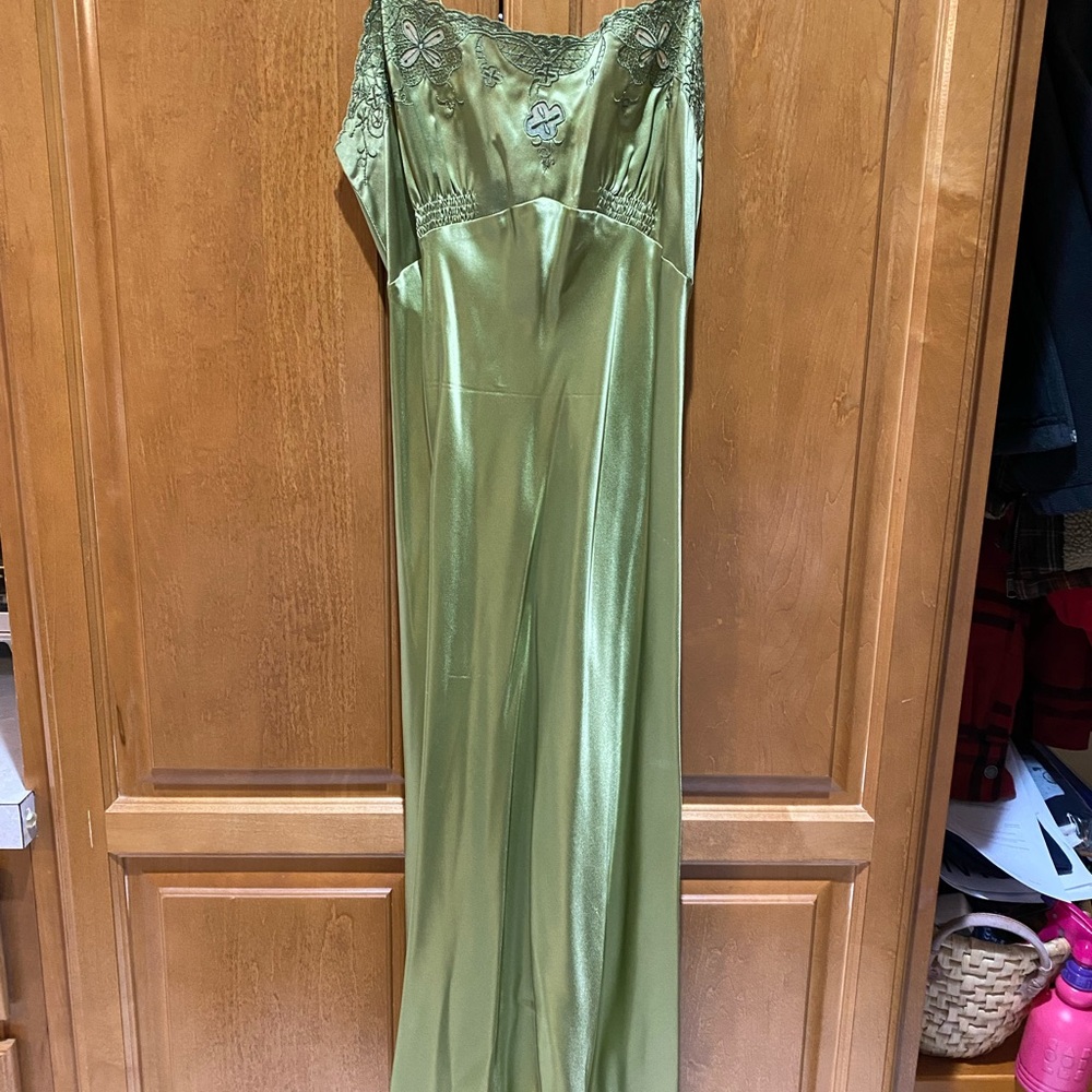 NWOT -Dress.  Size 4  100% silk